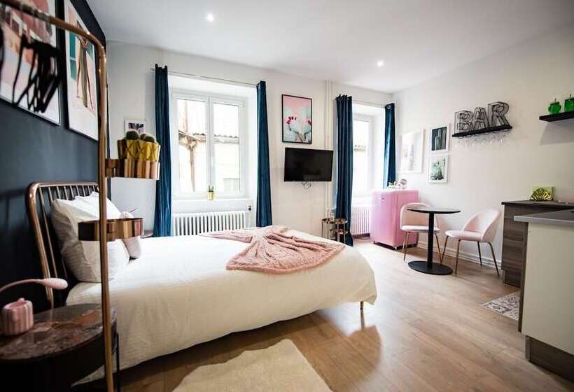 Théâtre Sinne Luxury Apartment