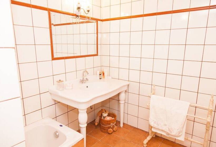 Utopia Mountain Chalet