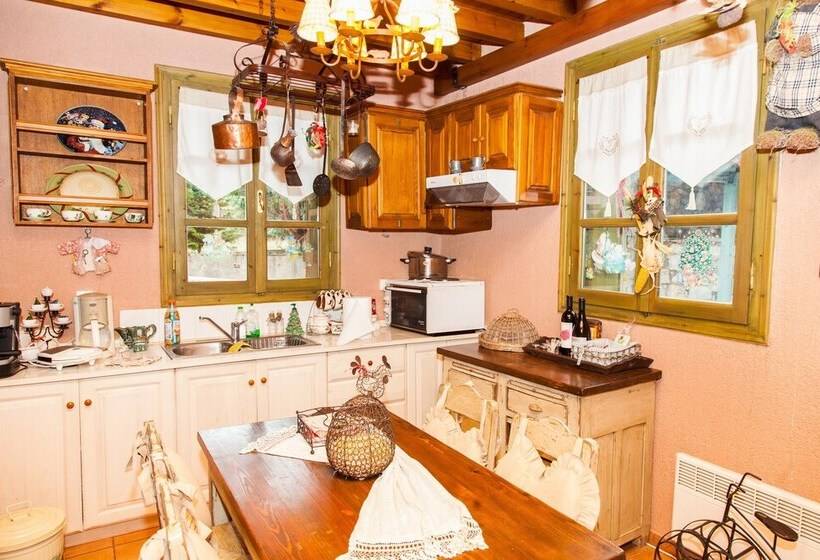 Utopia Mountain Chalet