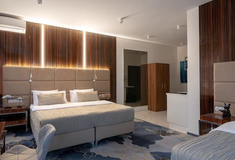 V Hotel & Rooftop Lounge