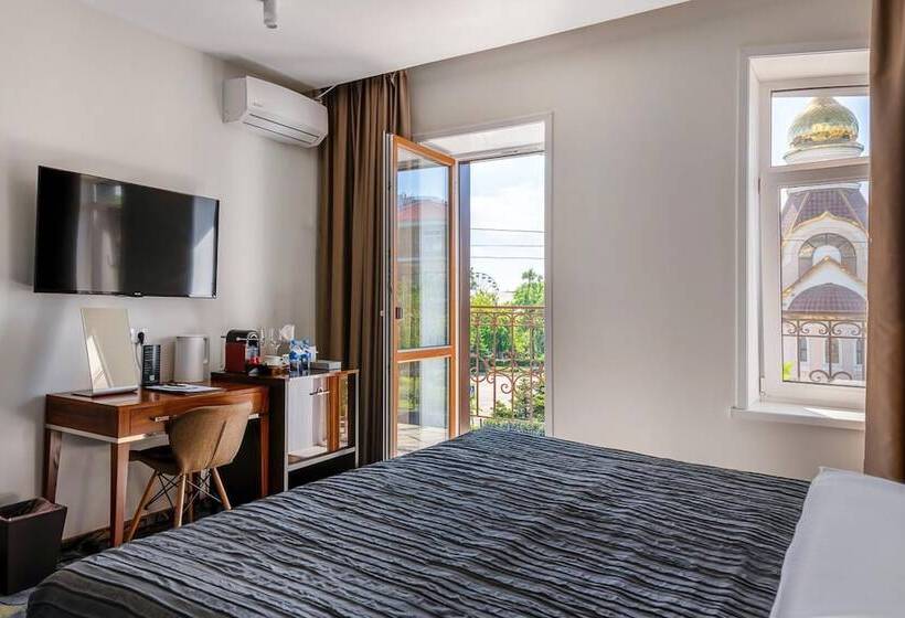 V Hotel & Rooftop Lounge