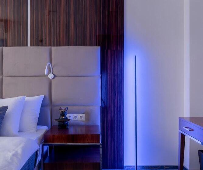 V Hotel & Rooftop Lounge