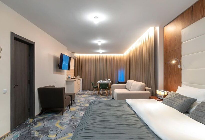 V Hotel & Rooftop Lounge