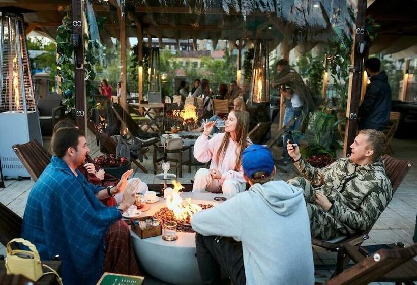 V Hotel & Rooftop Lounge