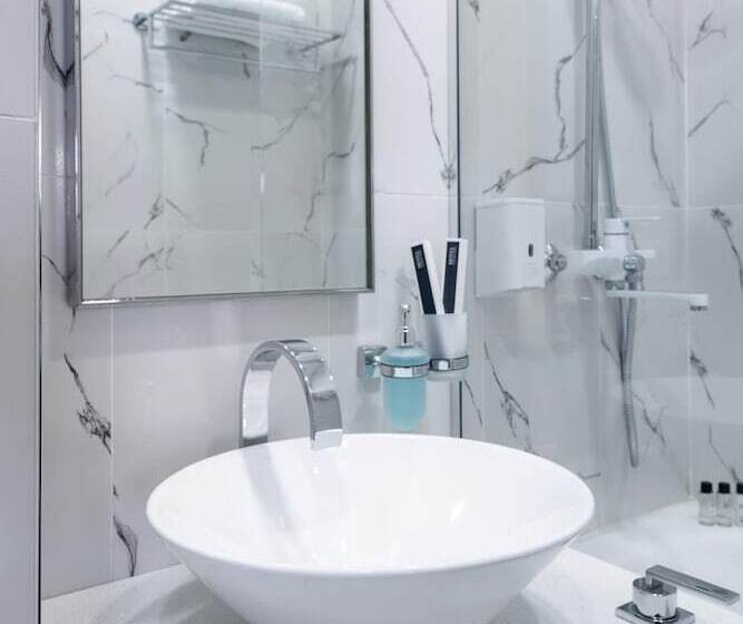 V Hotel & Rooftop Lounge