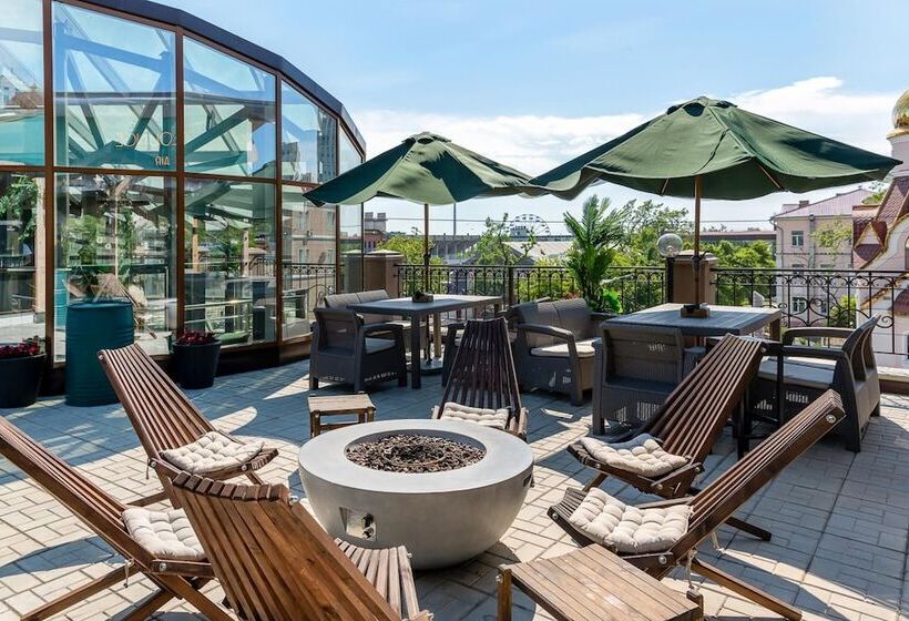 V Hotel & Rooftop Lounge