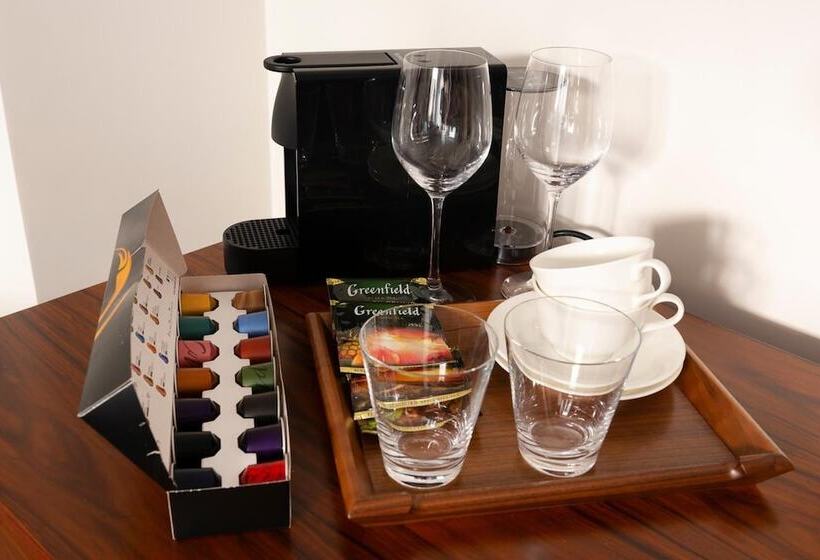 V Hotel & Rooftop Lounge