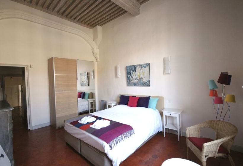 Appartement De Caractère Entre St Rémy Et Avignon, 74m2, 2 à 4 Personnes