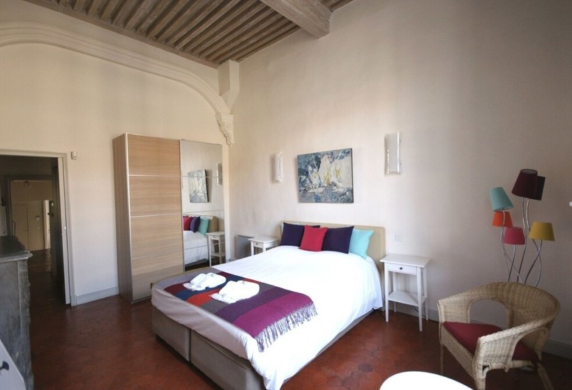 Appartement De Caractère Entre St Rémy Et Avignon, 74m2, 2 à 4 Personnes