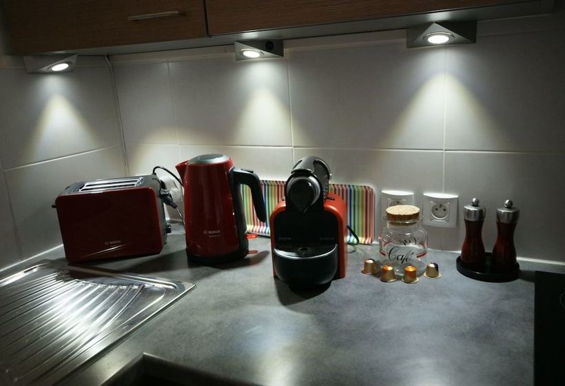 Appartement De Caractère Entre St Rémy Et Avignon, 74m2, 2 à 4 Personnes