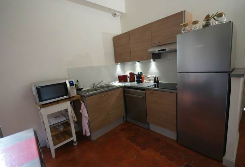 Appartement De Caractère Entre St Rémy Et Avignon, 74m2, 2 à 4 Personnes