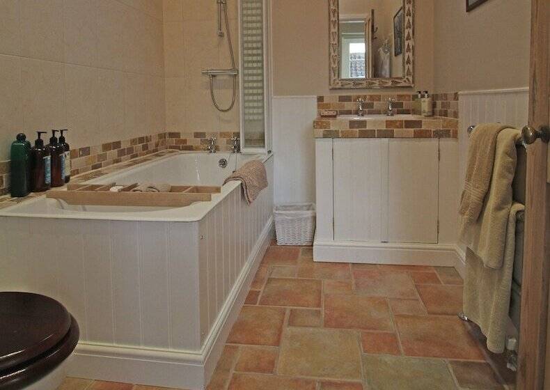 مبيت وإفطار Ivy Cottage