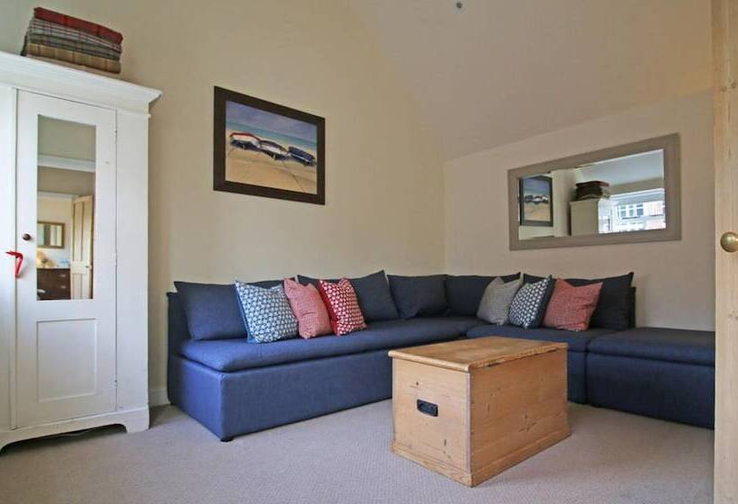 مبيت وإفطار Ivy Cottage