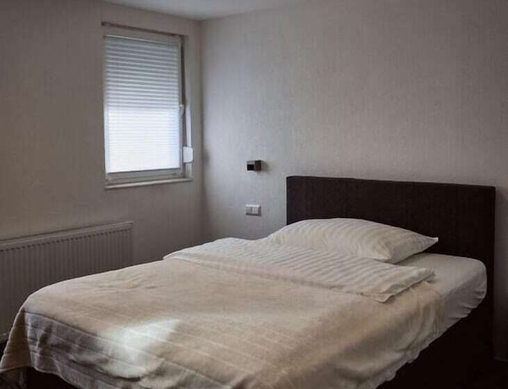 Boardinghouse Apart