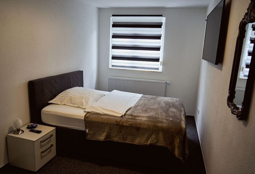 Boardinghouse Apart