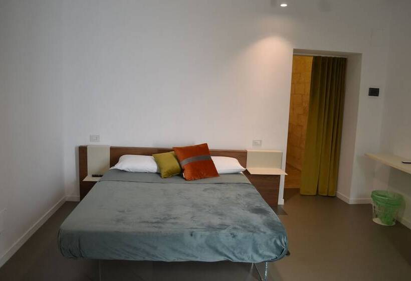 Corte Cairoli B&b And Suites