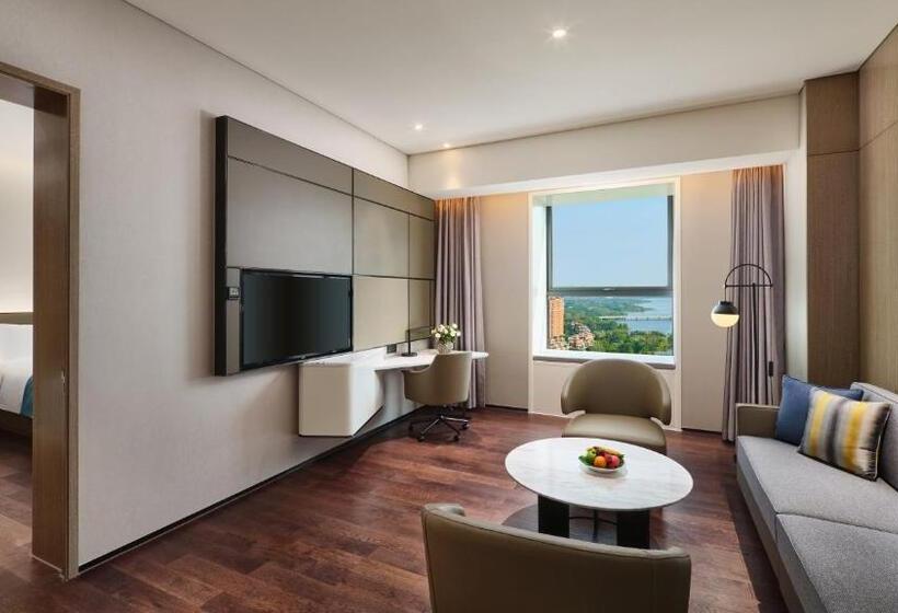 Hotel Crowne Plaza Wuhan Development Zone, An Ihg