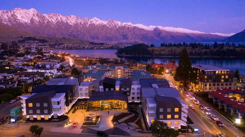 Отель Holiday Inn Express & Suites Queenstown, An Ihg