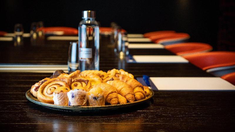 Отель Holiday Inn Express & Suites Queenstown, An Ihg