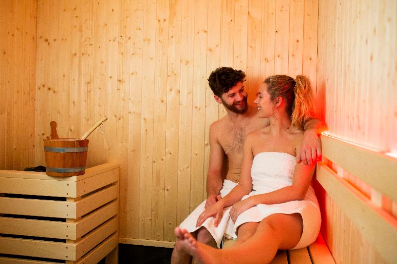 Отель Holiday Inn Express & Suites Queenstown, An Ihg