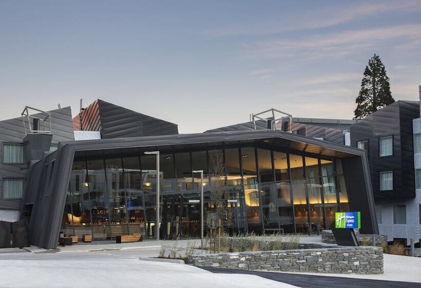 Отель Holiday Inn Express & Suites Queenstown, An Ihg