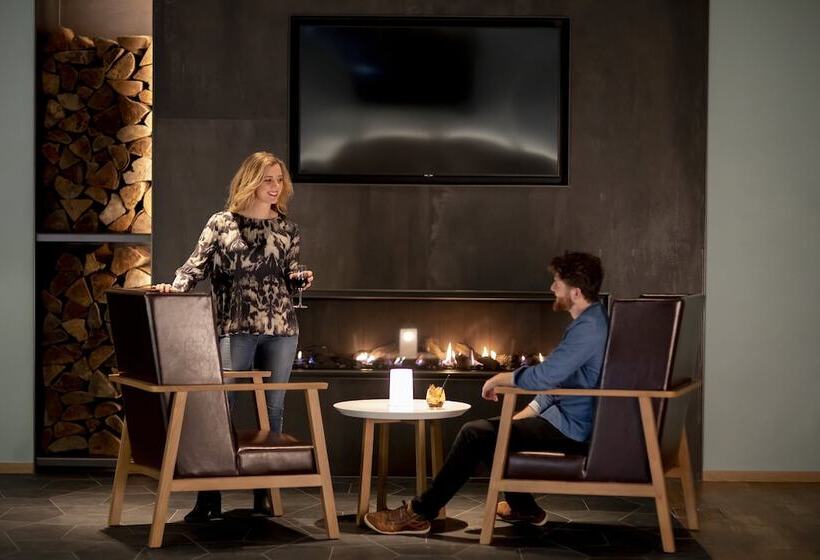 Отель Holiday Inn Express & Suites Queenstown, An Ihg