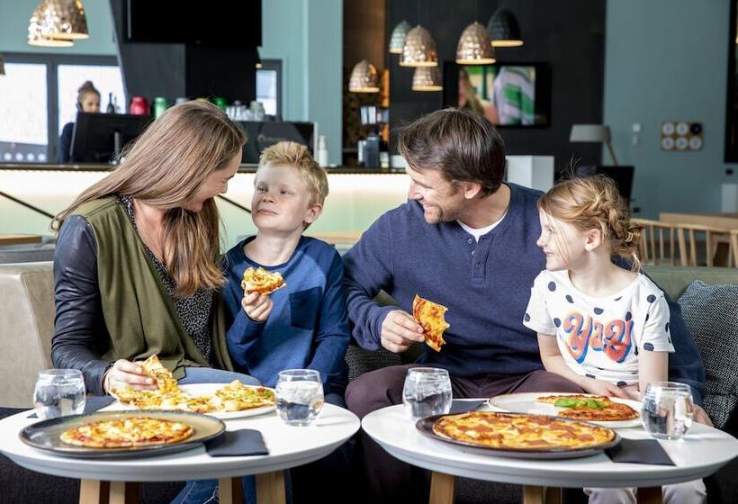 Отель Holiday Inn Express & Suites Queenstown, An Ihg