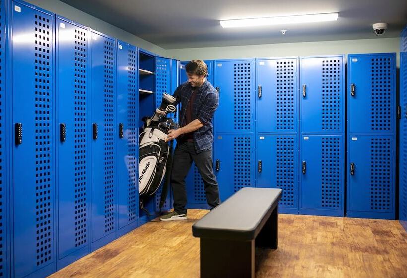 Отель Holiday Inn Express & Suites Queenstown, An Ihg