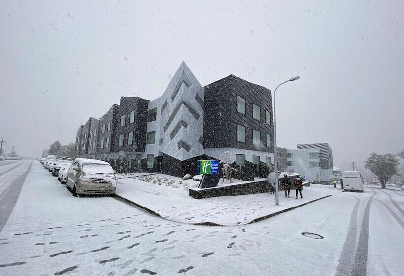 Отель Holiday Inn Express & Suites Queenstown, An Ihg