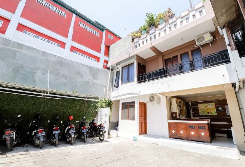 בית מלון כפרי Kalingga Sekar