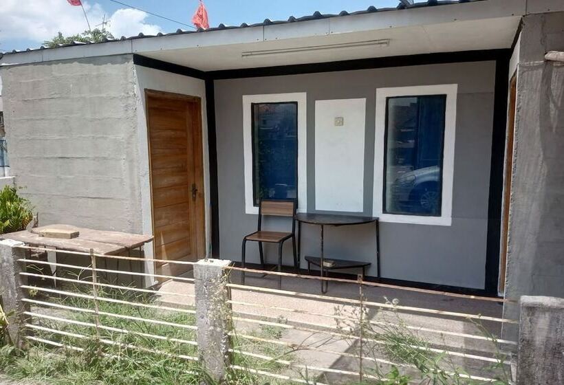 בית מלון כפרי Kalingga Sekar