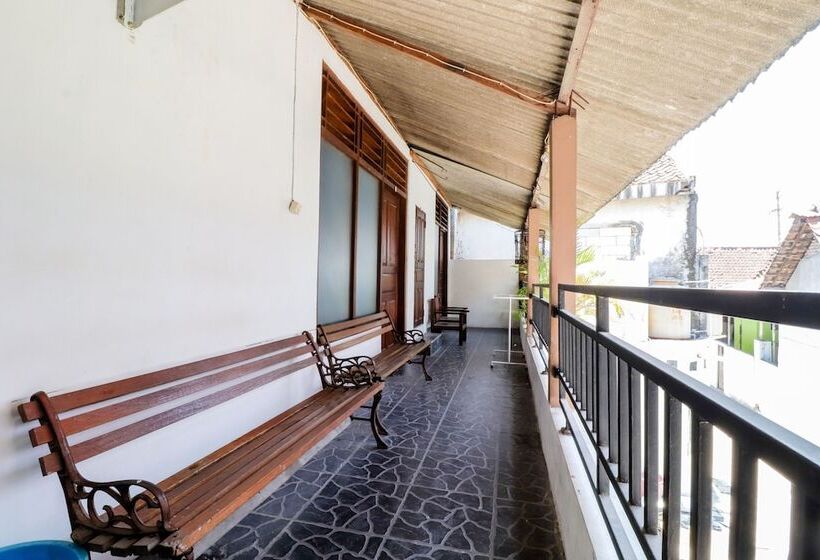 בית מלון כפרי Kalingga Sekar