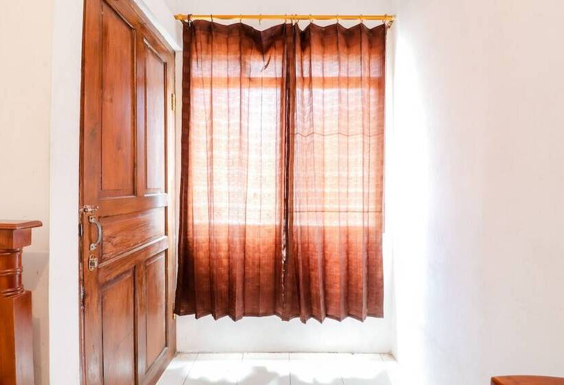 בית מלון כפרי Kalingga Sekar