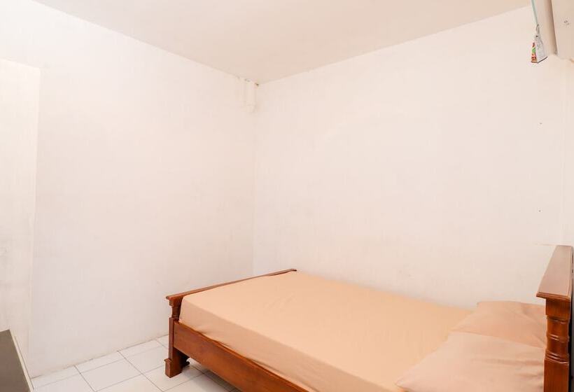 בית מלון כפרי Kalingga Sekar