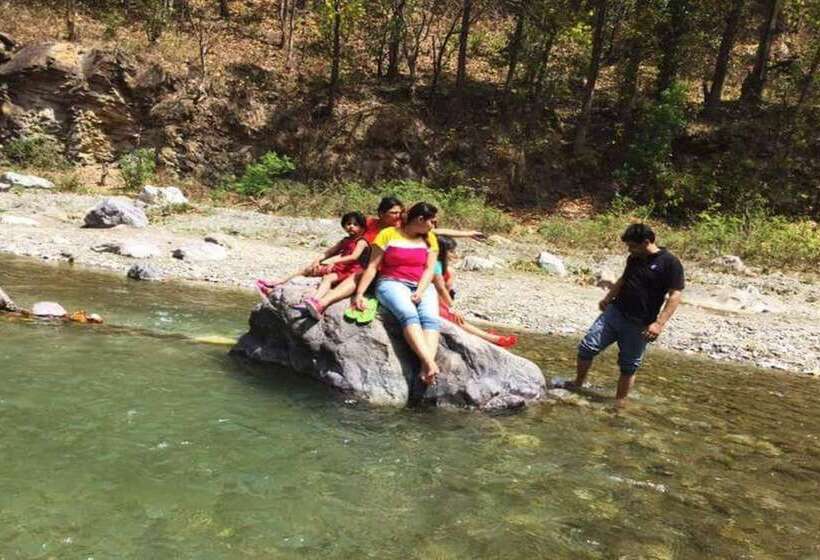 호텔 Nakshatra Resort