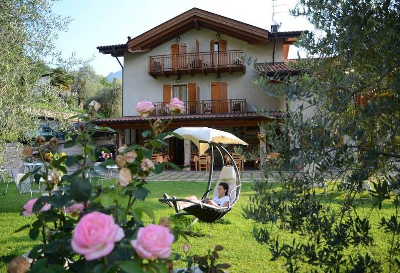 هتل روستایی Agritur Girardelli