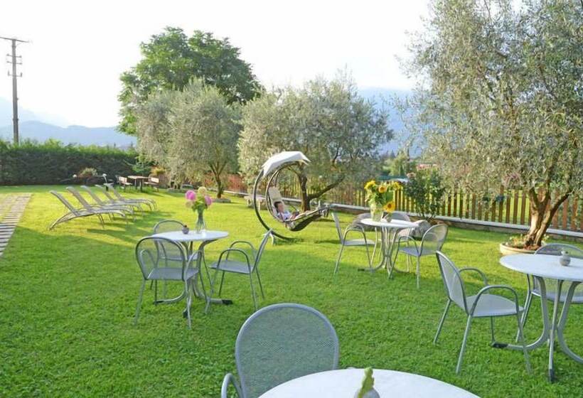 هتل روستایی Agritur Girardelli