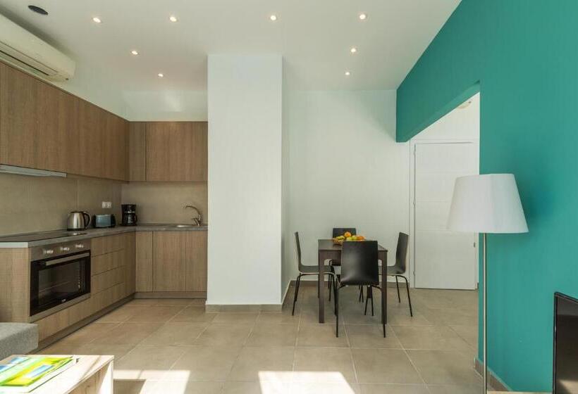 Local Hostel & Suites
