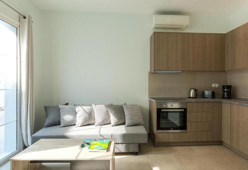 Local Hostel & Suites