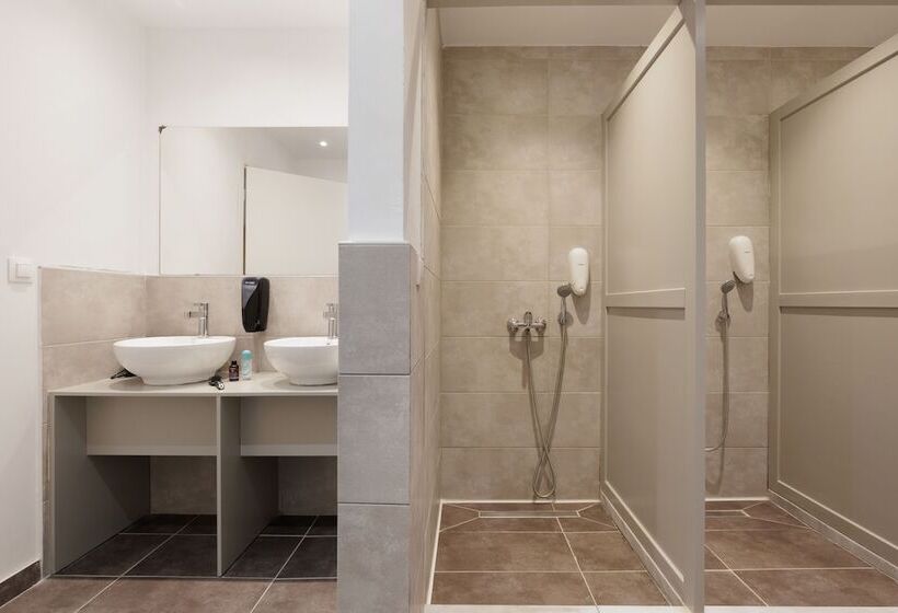 Local Hostel & Suites