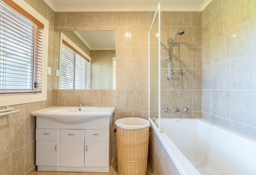 Loch Retreat  550m To Town