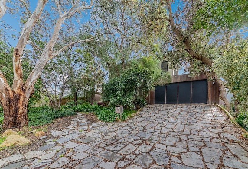 Luxury By The Sea  Close To The Beach