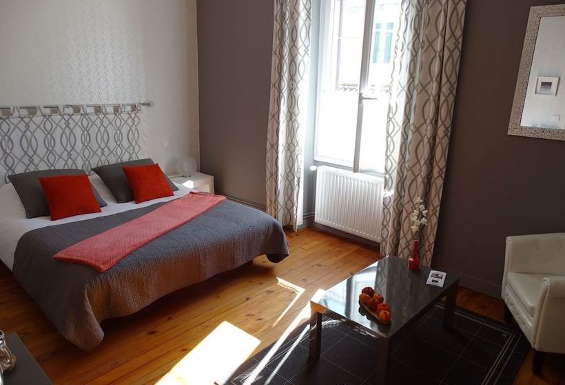 بنسيون A La Vill Adour