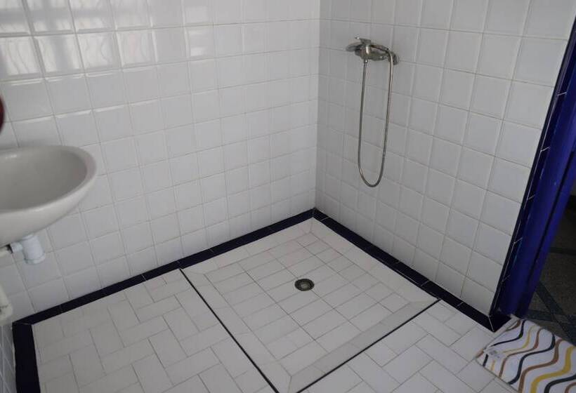 پانسیون The Spot