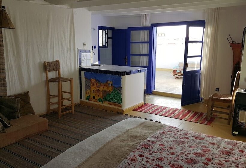 پانسیون The Spot