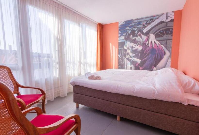 Pink Flamingo Boutique Hostel