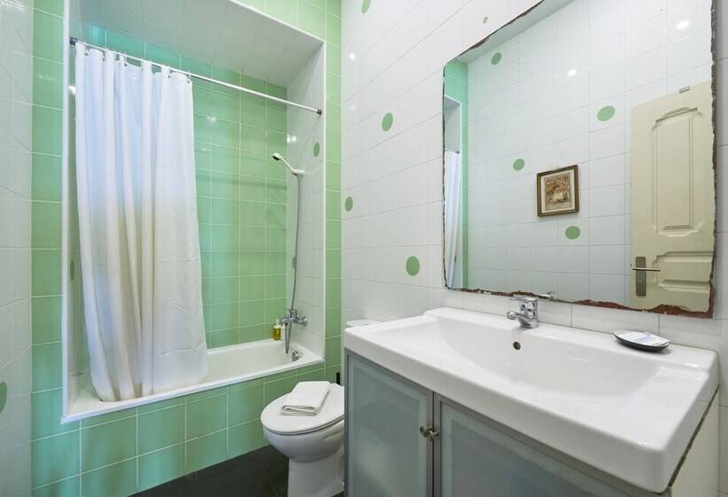 Renovated Spacious Baixa Apartment, By Timecooler