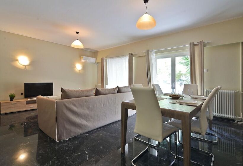 Rolls Royce Elegant Flat In P. Faliro