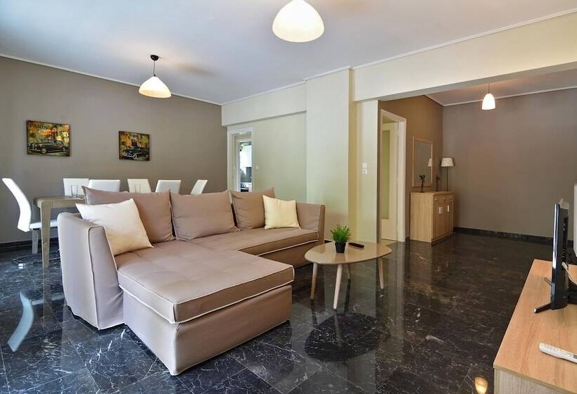 Rolls Royce Elegant Flat In P. Faliro