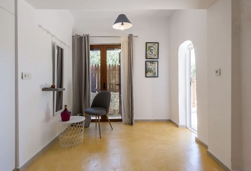 Seaside Heaven   Sunset Views Close To The Beach